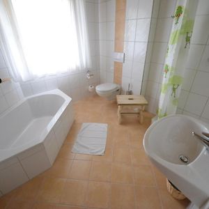 Comfort Zimmer mit Kingsize-Bett